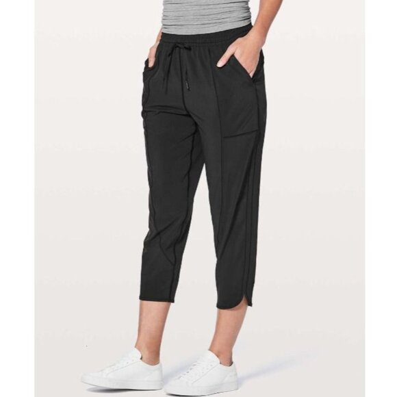 Lululemon Pants Women size 2 Final Play Crop 23" Black Tapered‎ Trouser - Picture 1 of 11